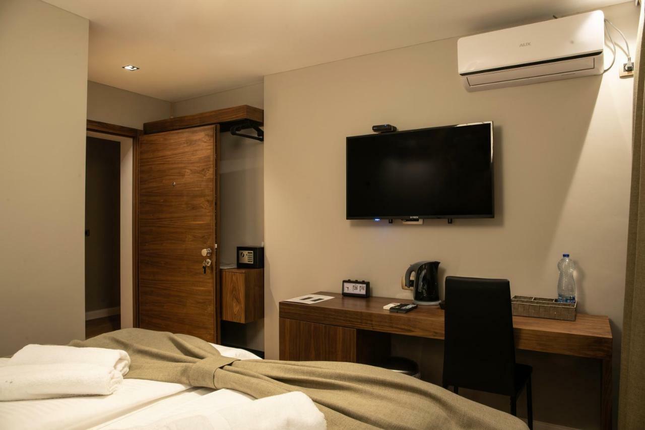 Boulevard Exclusive Pristina Kültér fotó