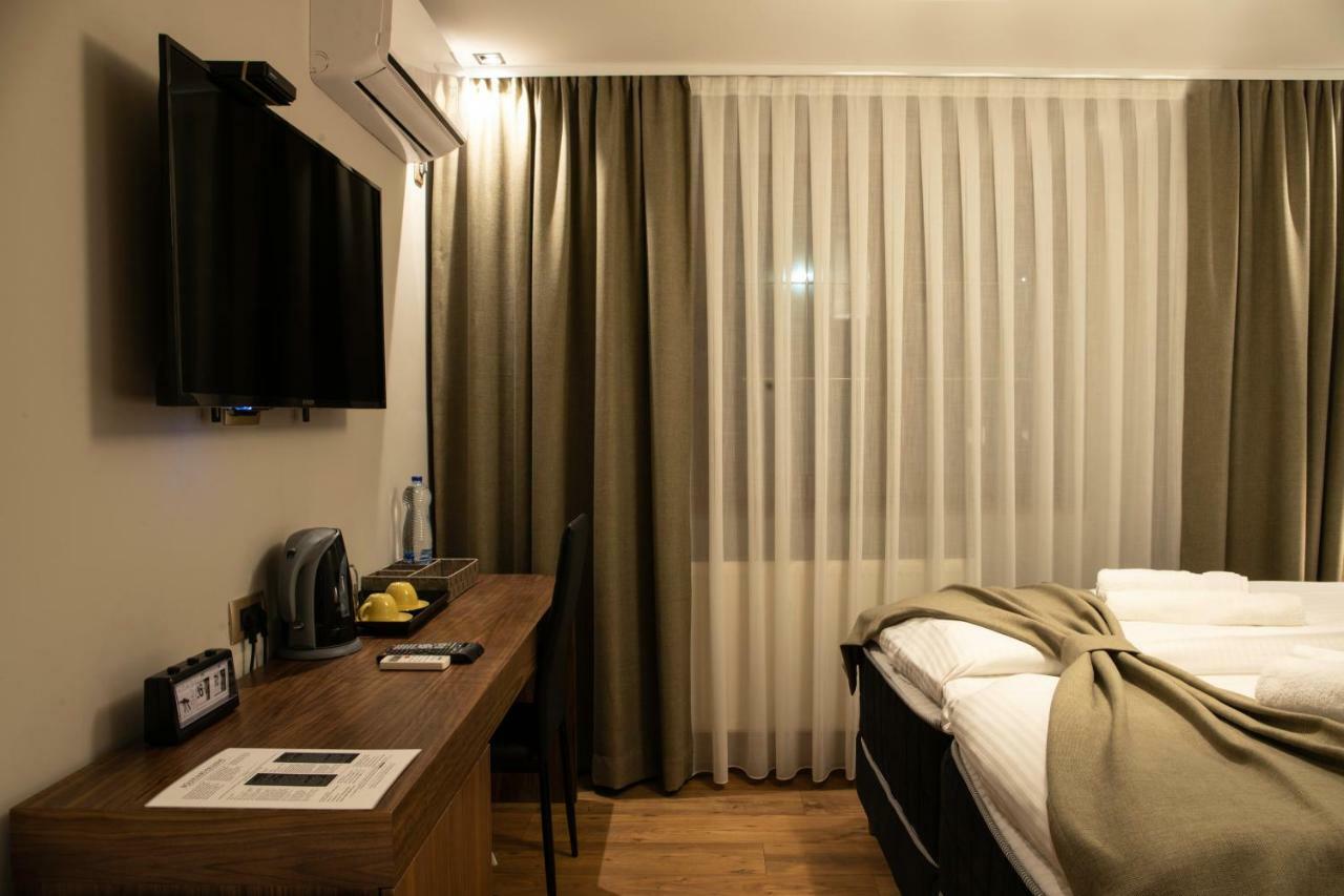 Boulevard Exclusive Pristina Kültér fotó